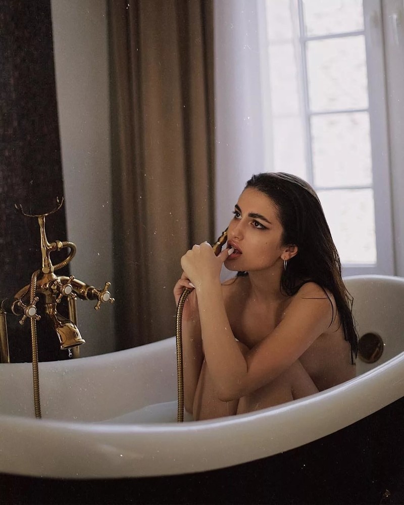 Дина саева 18