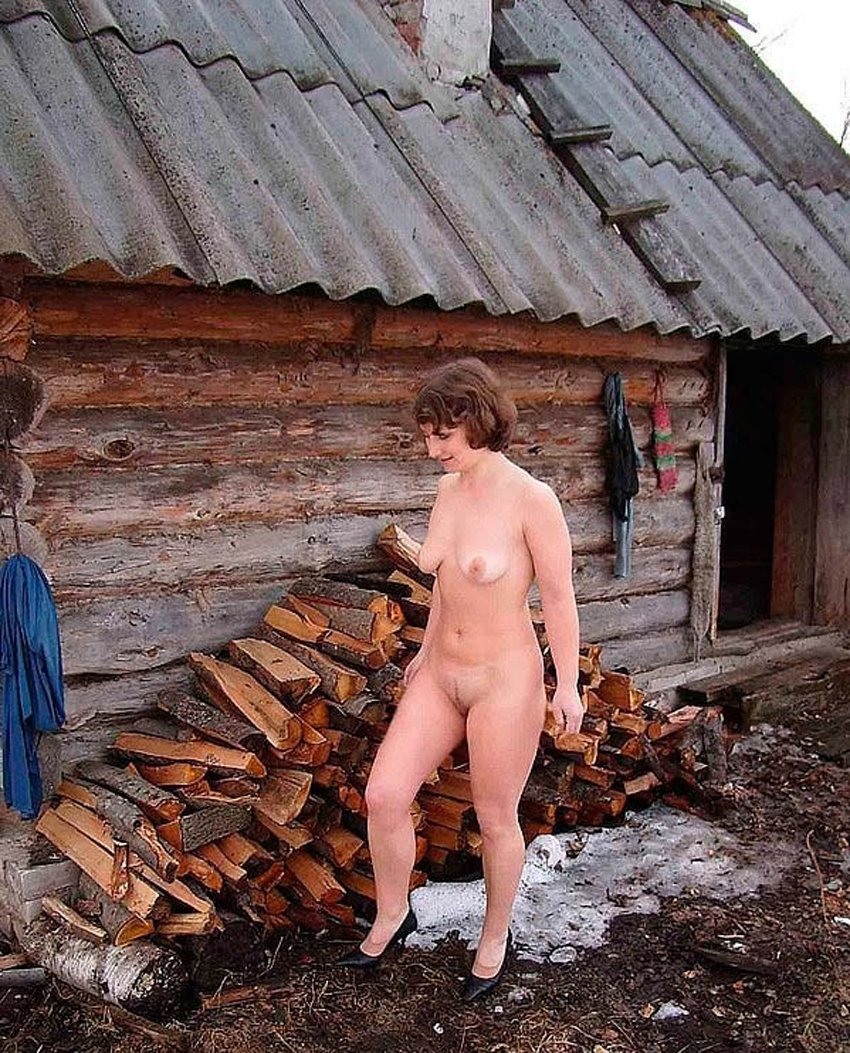Голые женщины в деревенской бане
