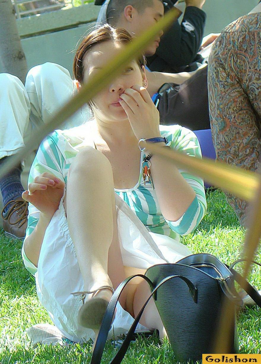 Елена Захарова оголила