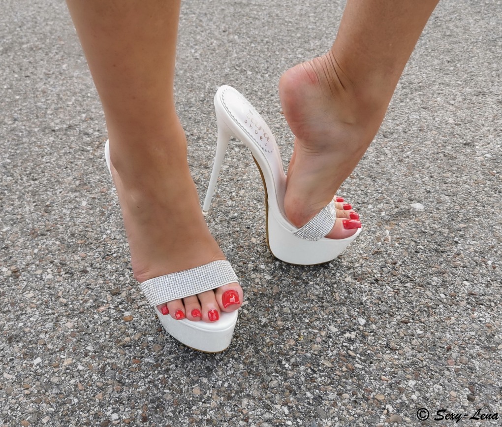 Lenas feet