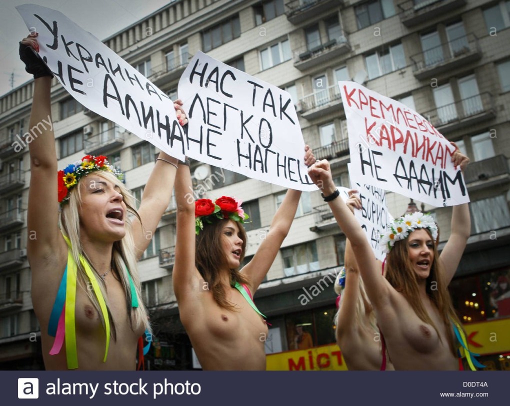 Наказание голых женщин