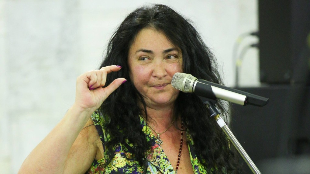 Певица Шер в купальнике