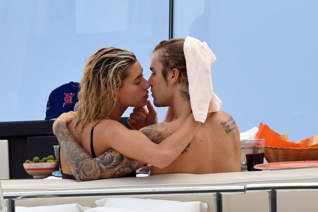 Хейли Бибер для Calvin Klein