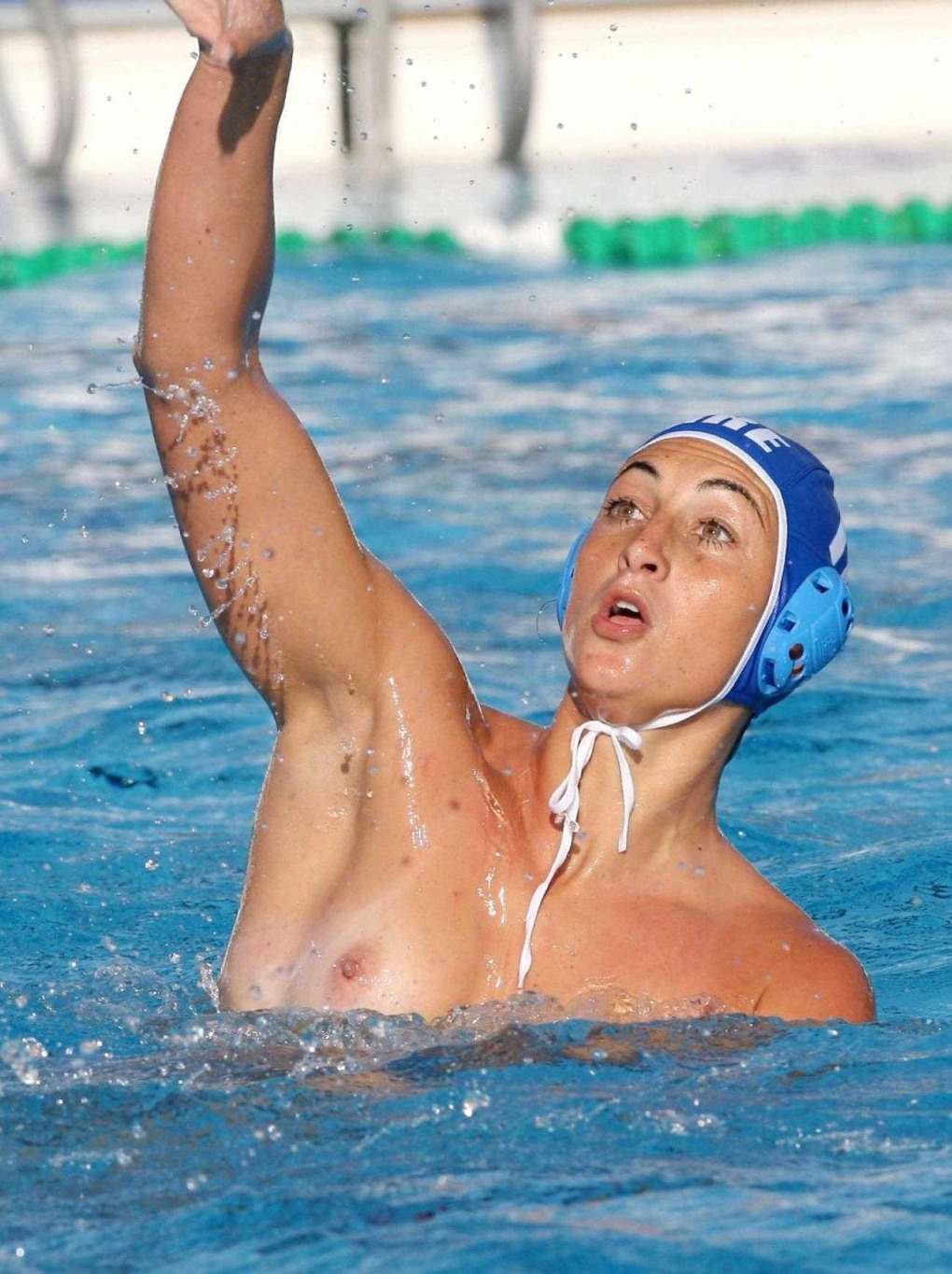 Спортсменка засветила промежность