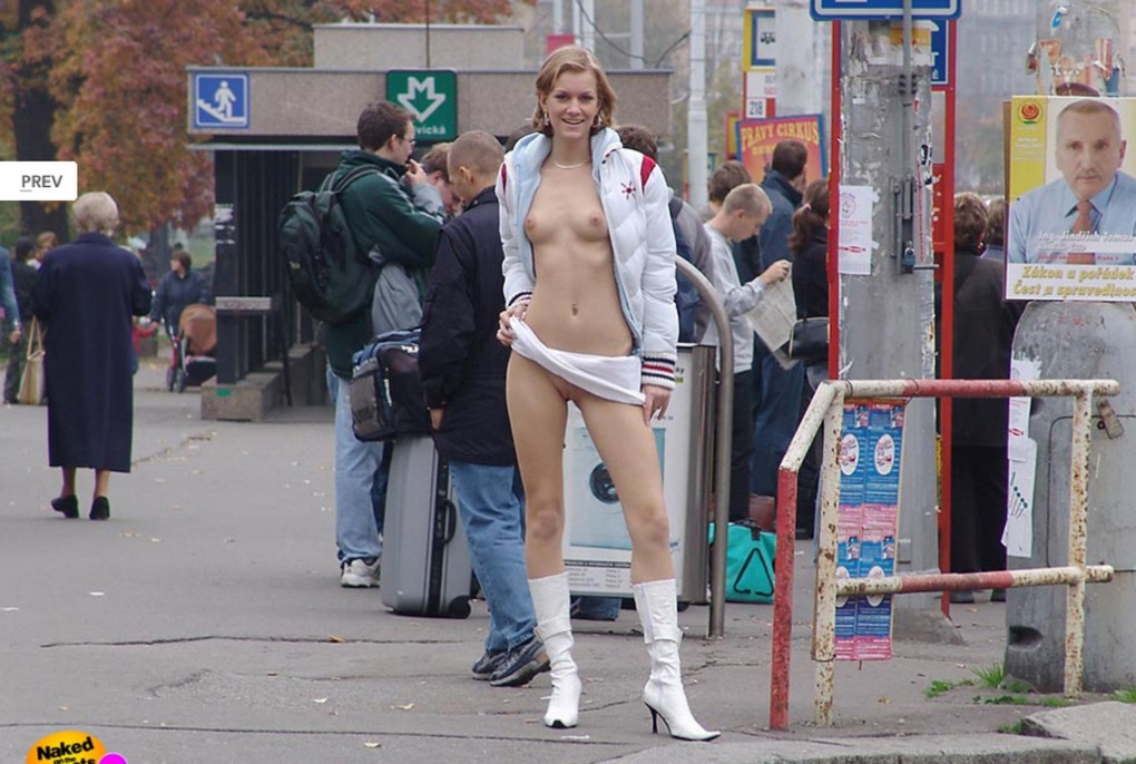 Эксгибиционистка Лада