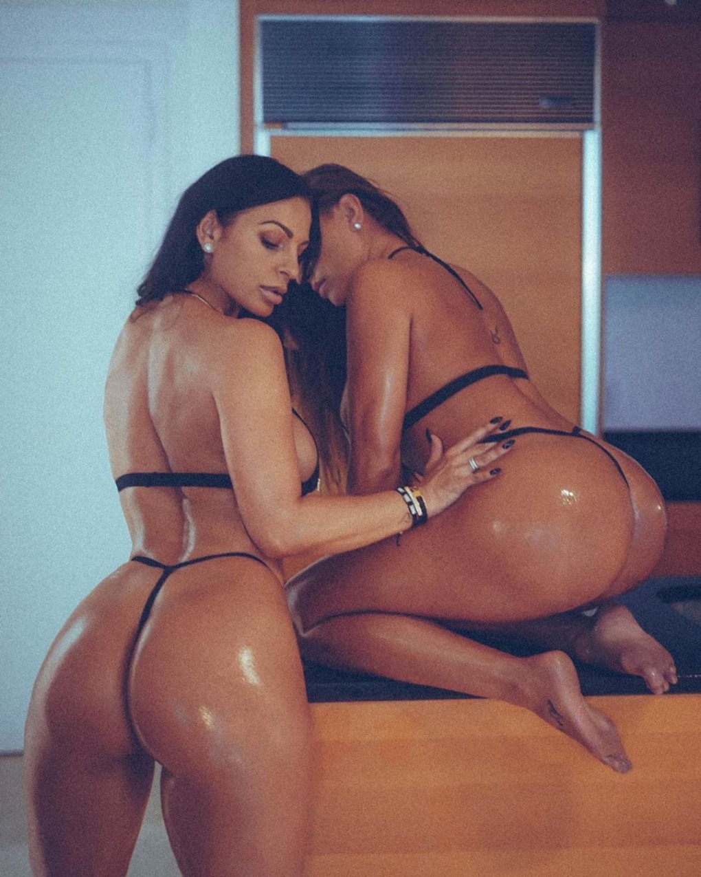 Надин Керастаз задница