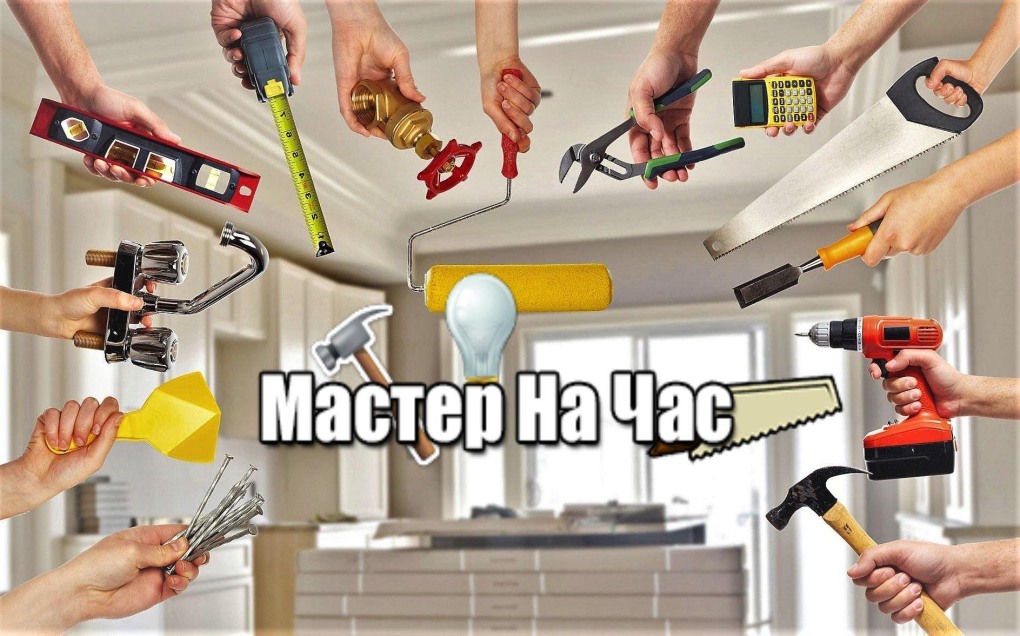 Красивый мужчина в каске