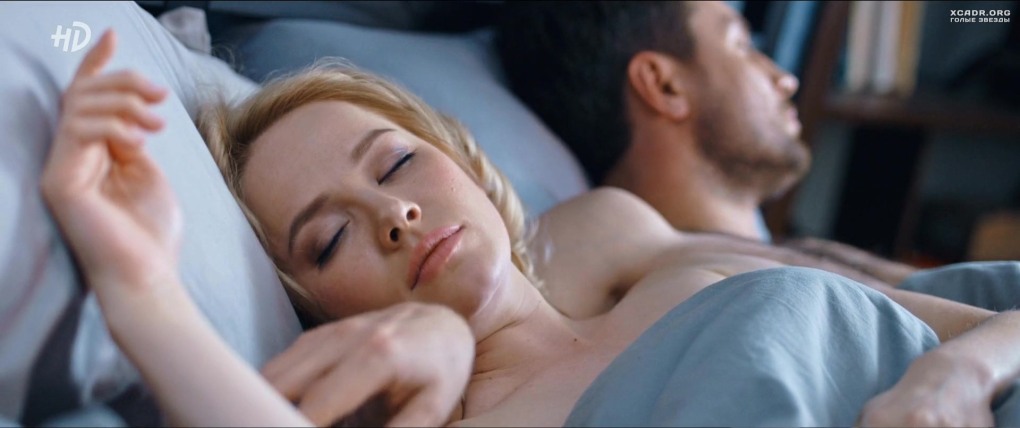Zoe Voss прыгает на члене xxx