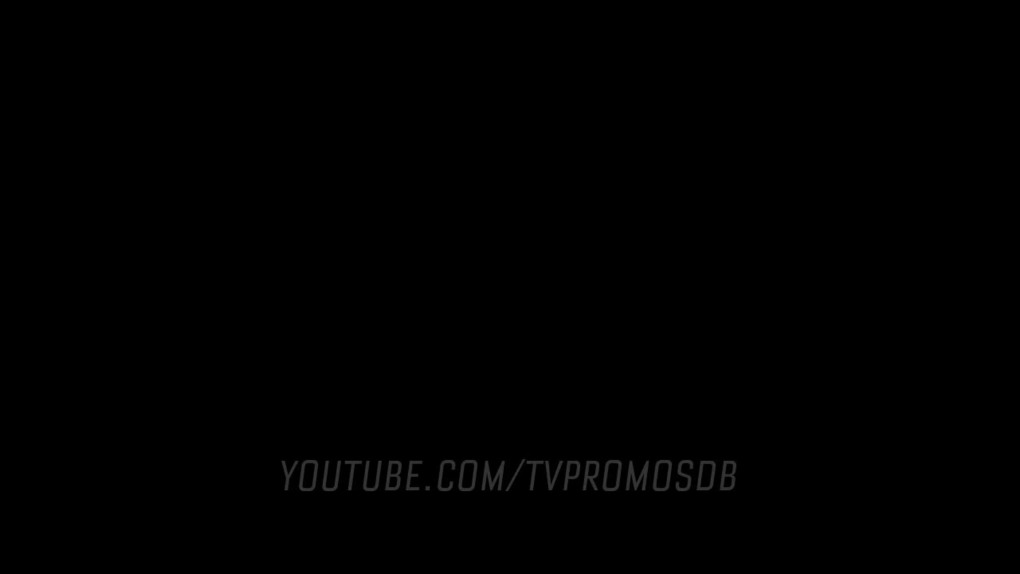 Учитель учит ученицу