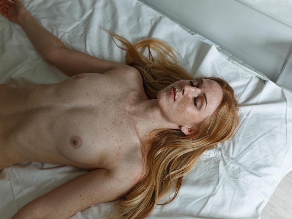 Блондинка с веснушками nude