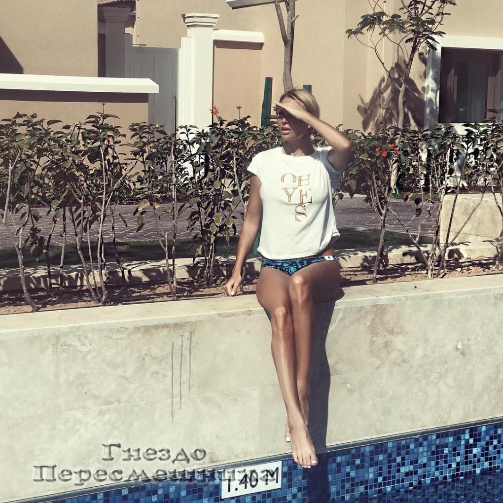 Инстаграм Элина Камирен в купальнике