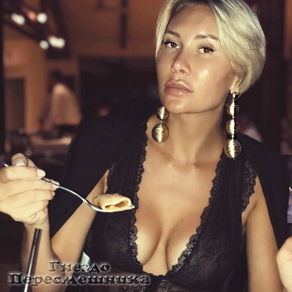 Озон на белом фоне