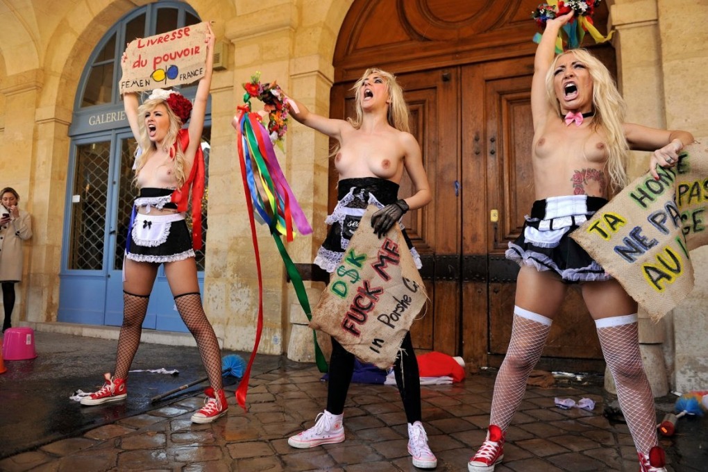 Активистки Femen обнажились