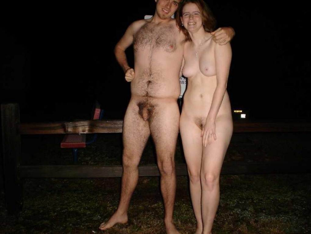 Пьяные голые бабы на улице