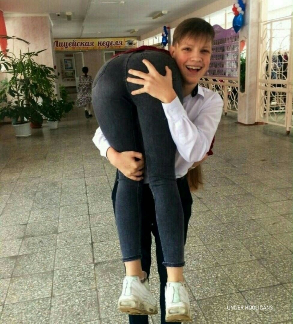 Футфетиш в школе на уроке