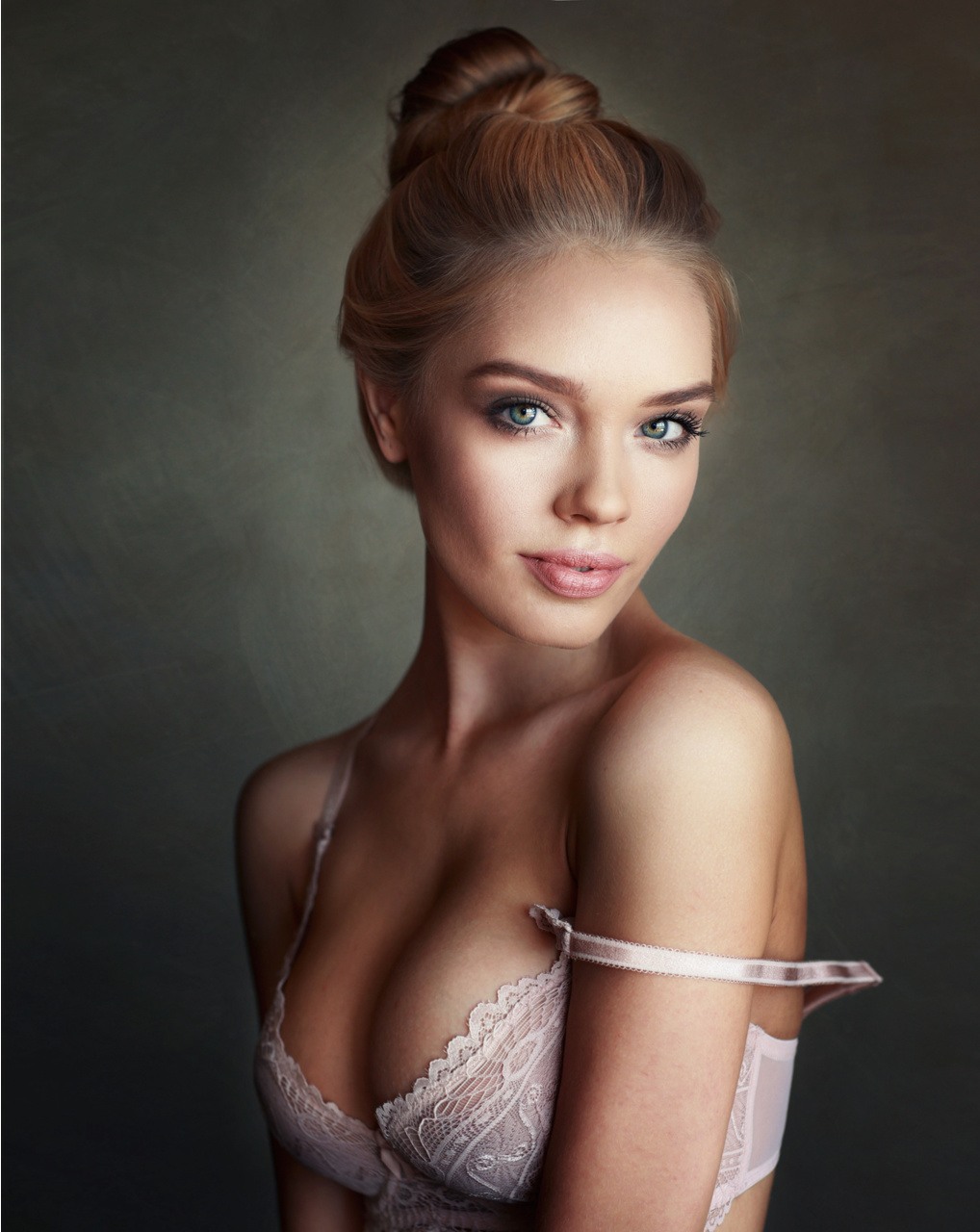Екатерина Астахова