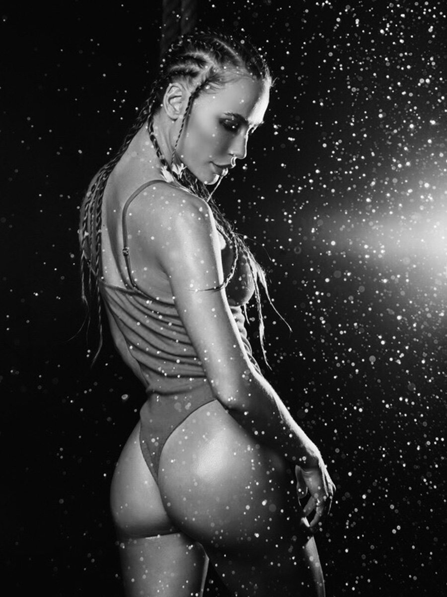 Эмбер Николь Миллер nude