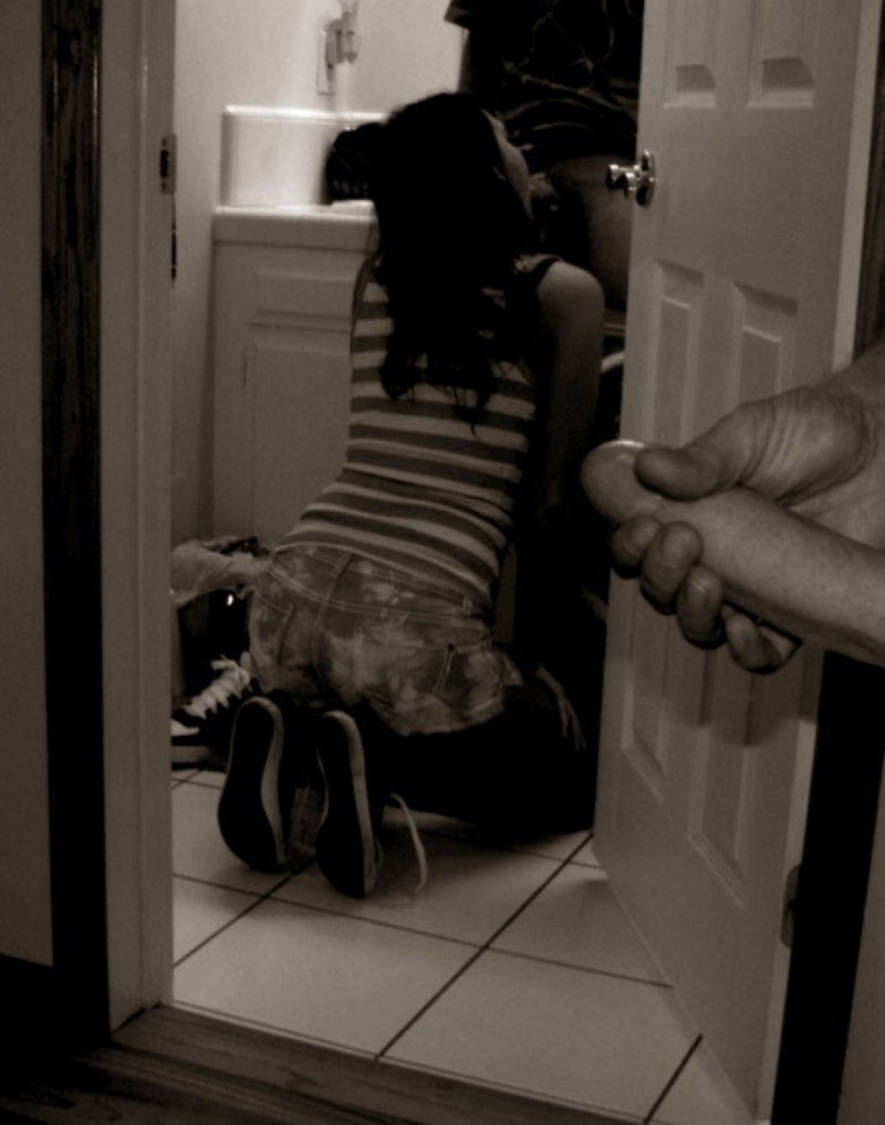 Открыла дверь голой гиф