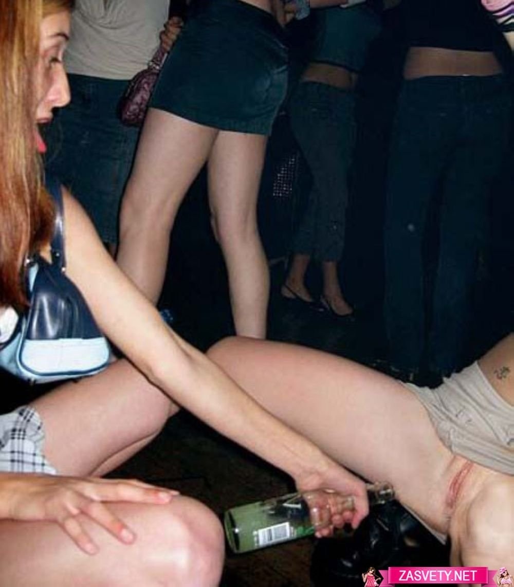 Девушки анал на публике