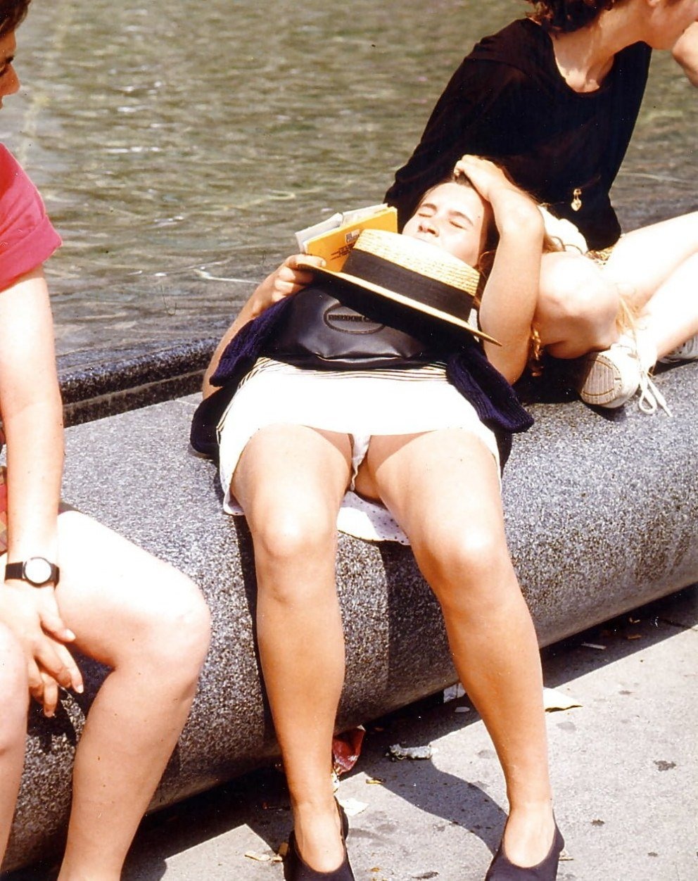 Азиатские девушки без трусов