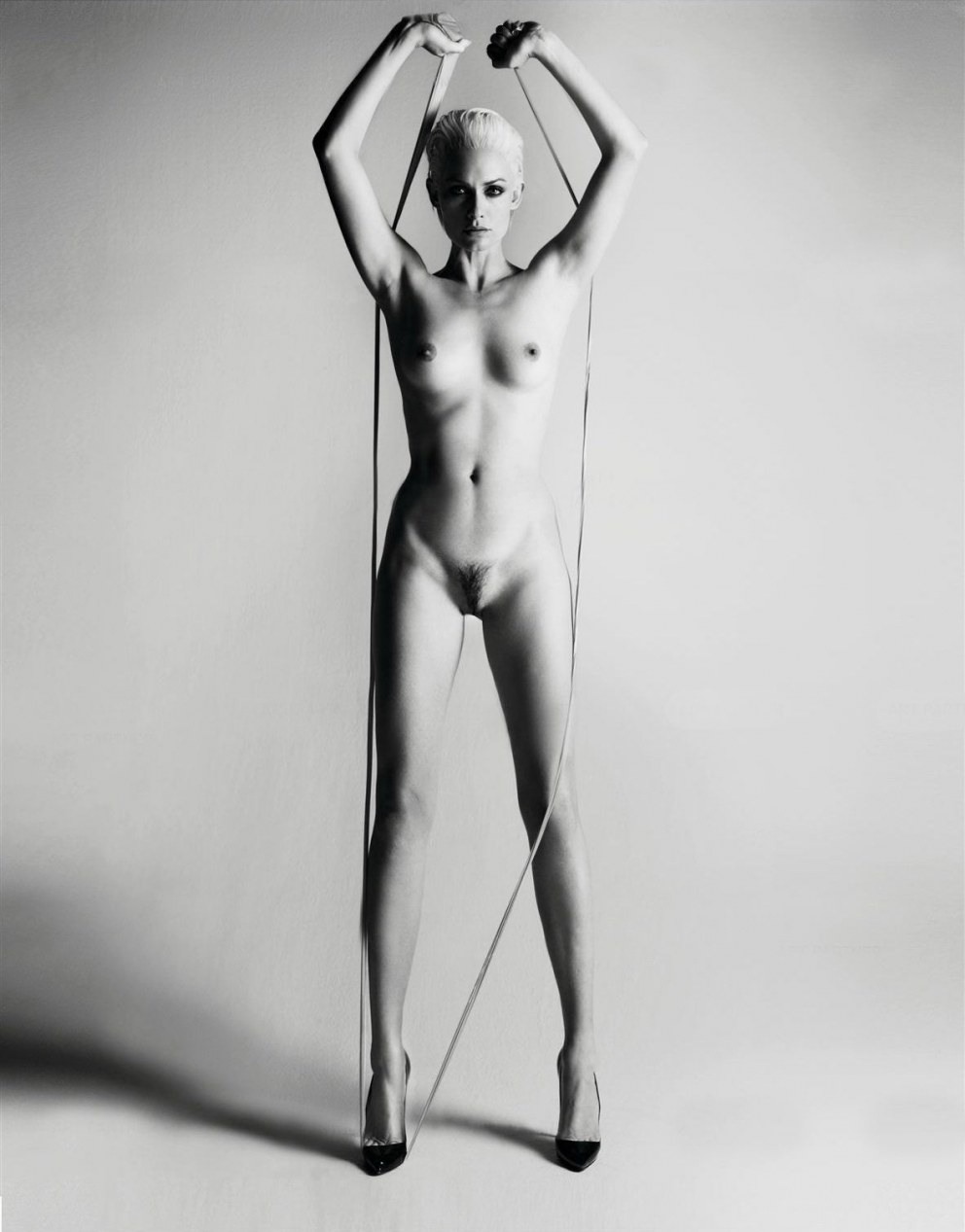 Хельмут Ньютон "nude and Dressed"