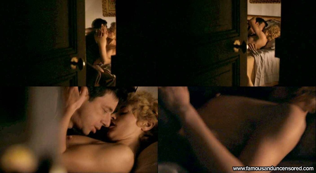 Сесиль де Франс грудь