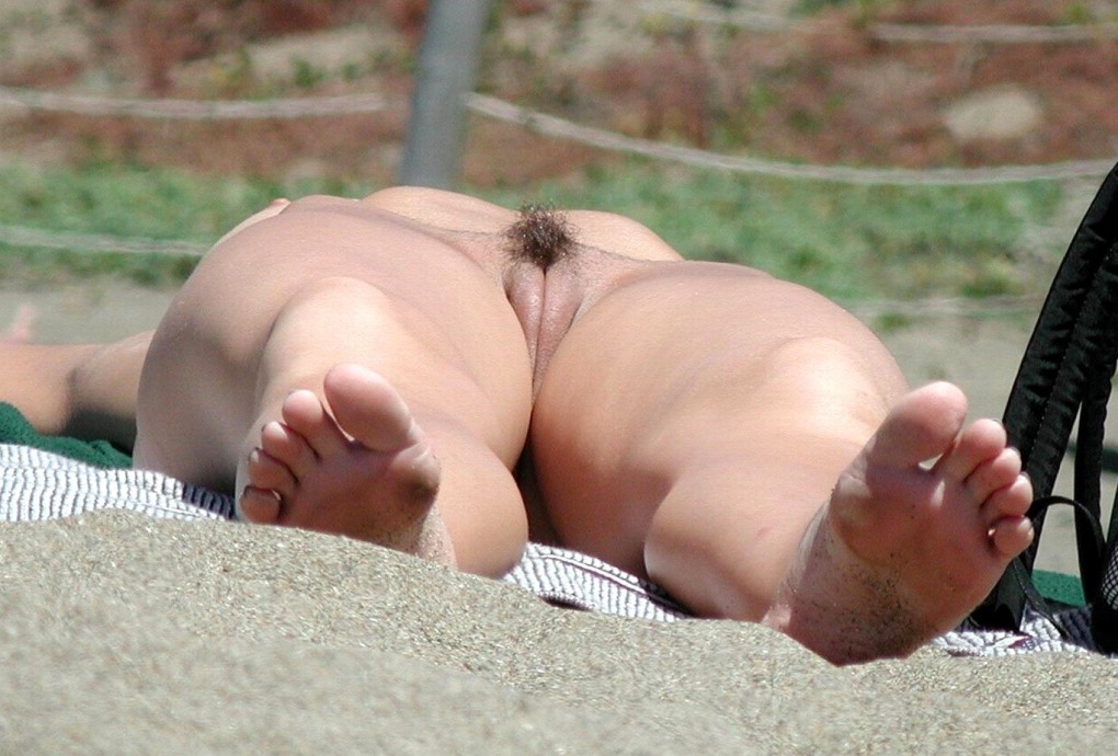 Волосатая мастурбация в ванной