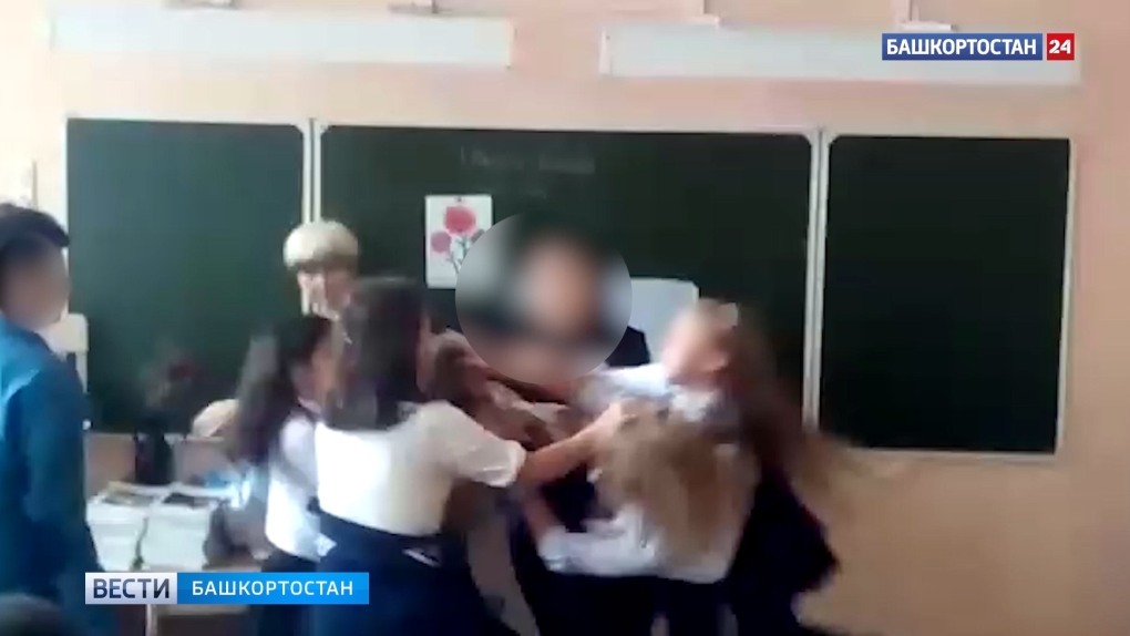 Слив школьников в туалете