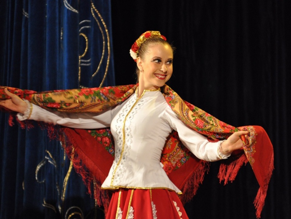 Голые студентки танцуют