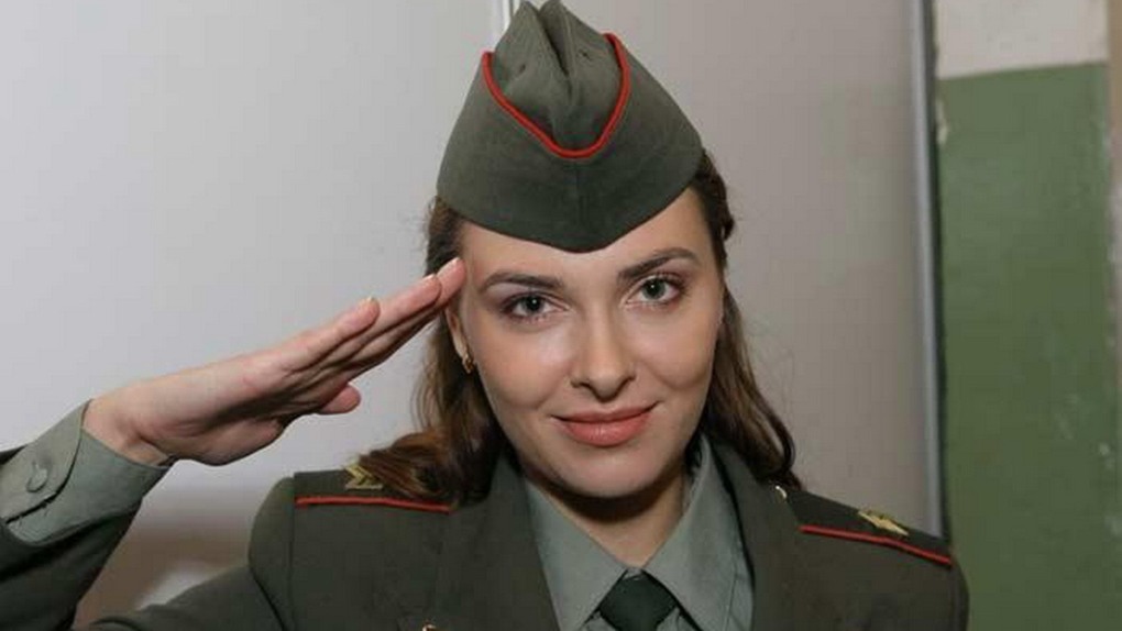 Порнозвезда в военной форме