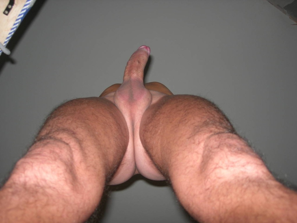 Maskurbate Brad showing off his huge muscles and dick! Голый член