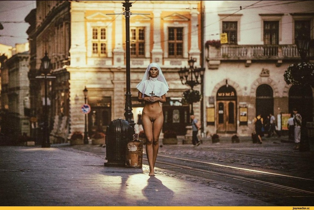 Эротическая фотосессия в городе