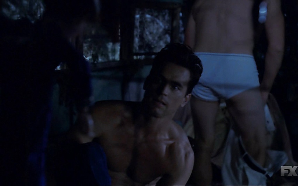 Голый актер Мэтт Бомер