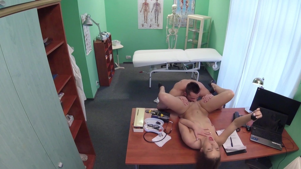 Скрытая камера в гинекологическом кресле