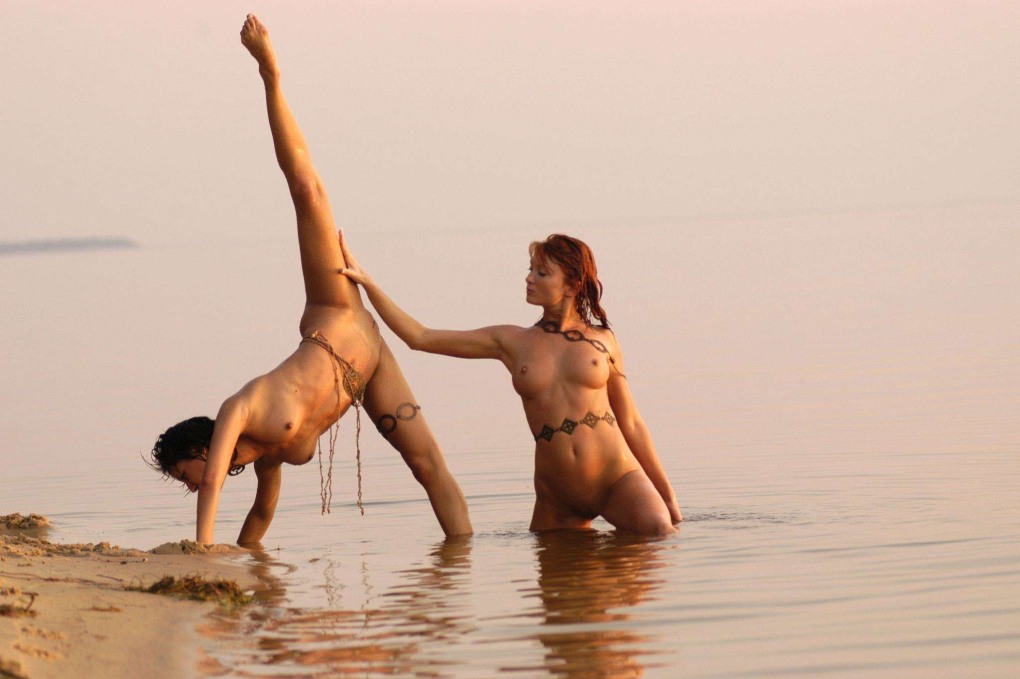 Nude Осиновские Альбина и Анжела