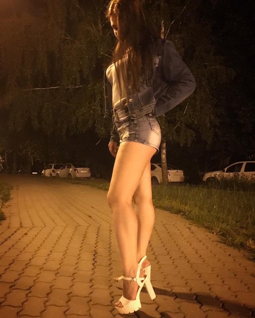 Стройная девушка