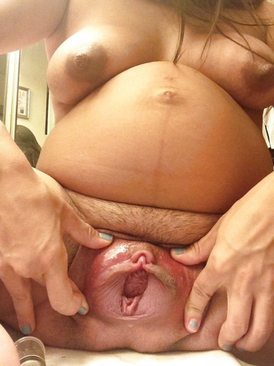 Женщины с большими дырками