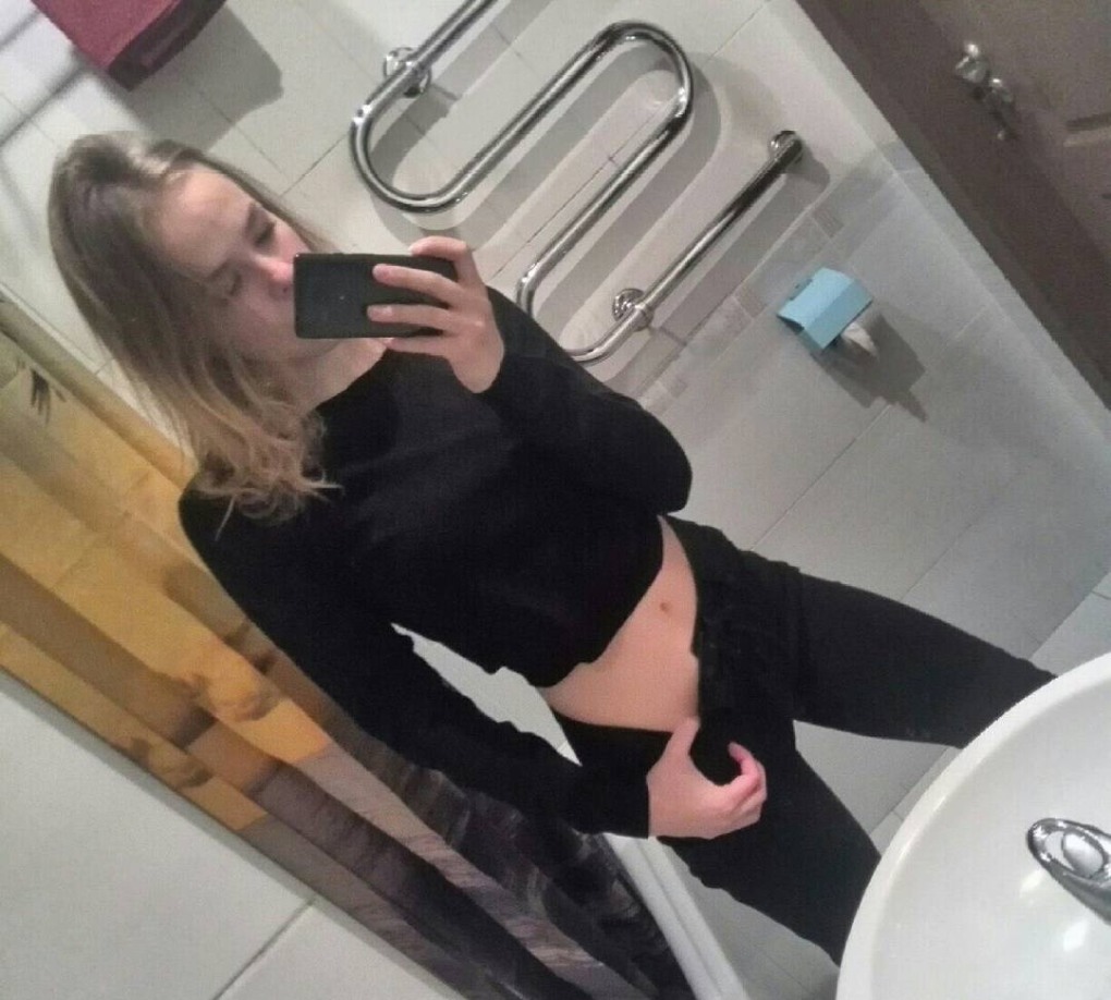 Алла Пугачева в профиль