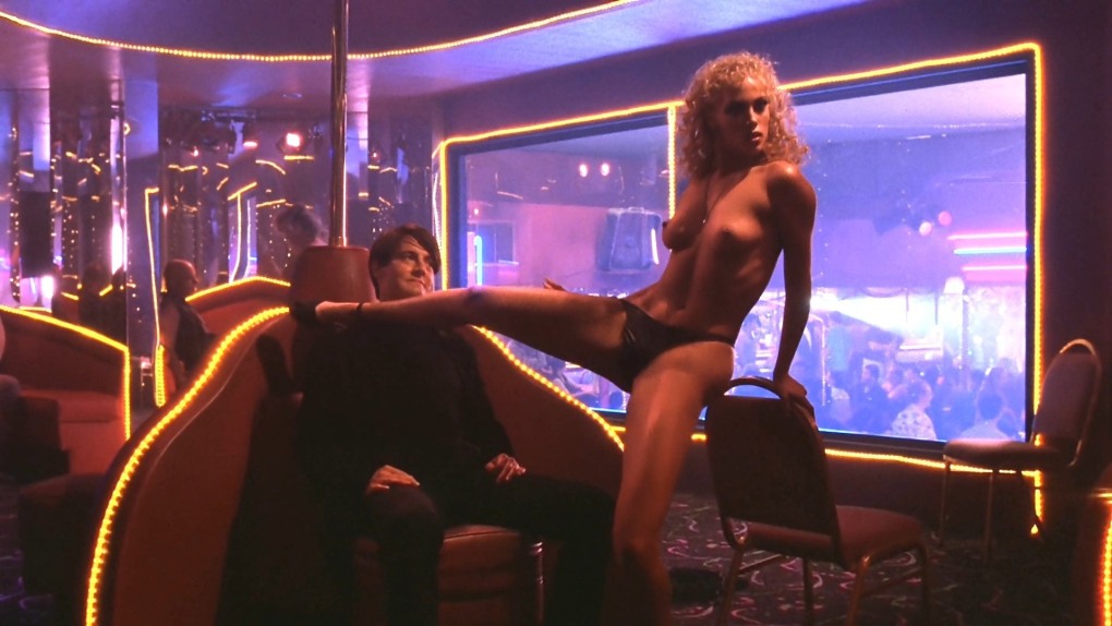 Элизабет Беркли шоу герлз грудь