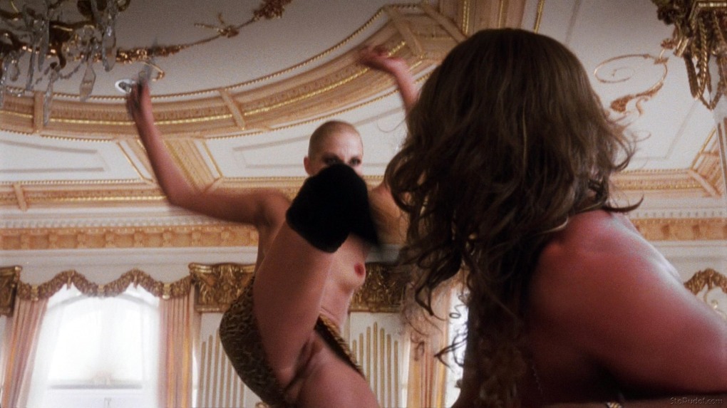 Шоугелз 1995 Элизабет Беркли голая