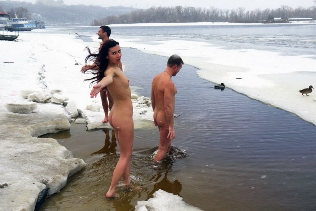 Крещенские купания голые