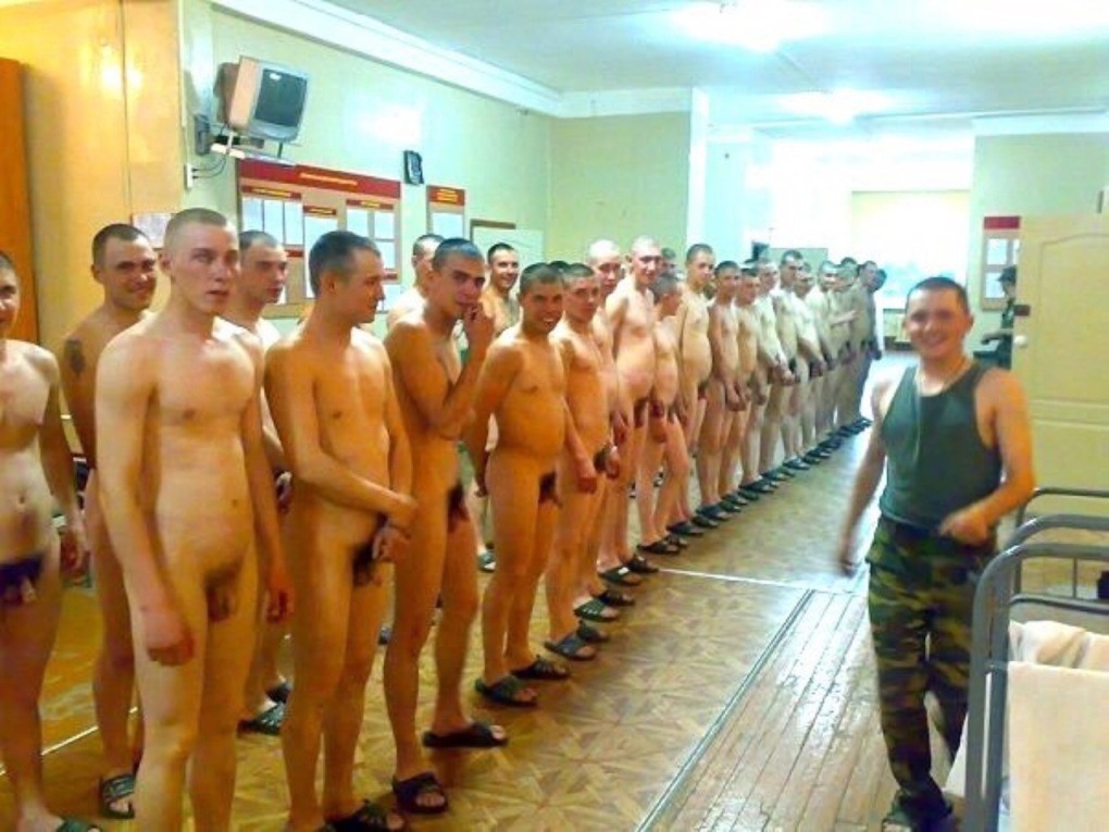 Голые молодые парни на медосмотре