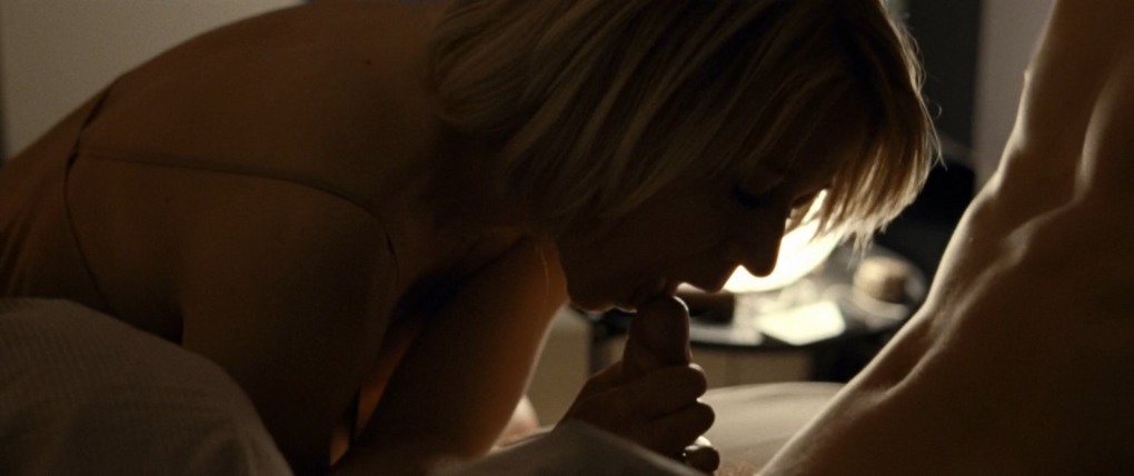 Девушка с татуировкой дракона nude