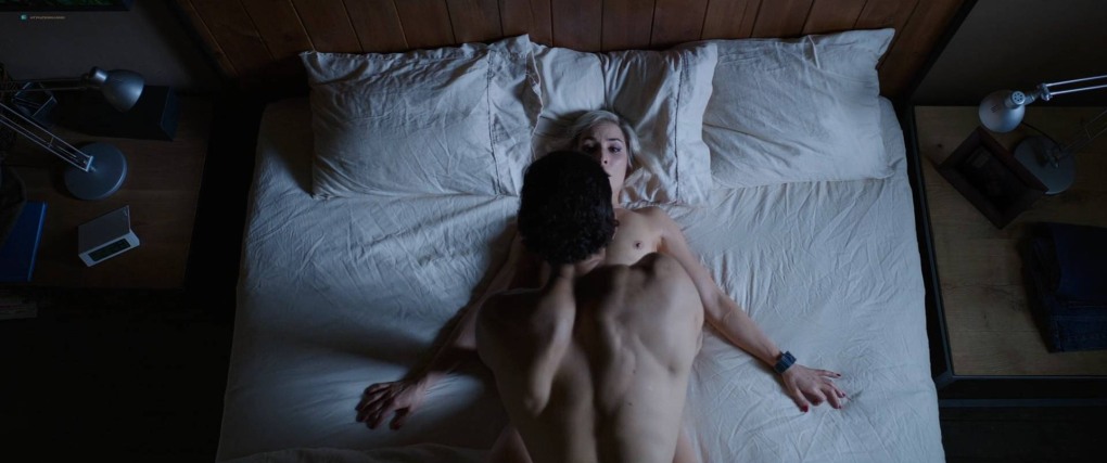 Нуми Рапас лесби сцены