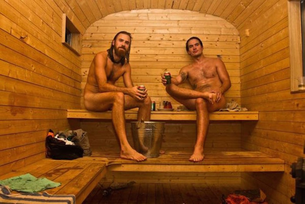 Девушка убирается