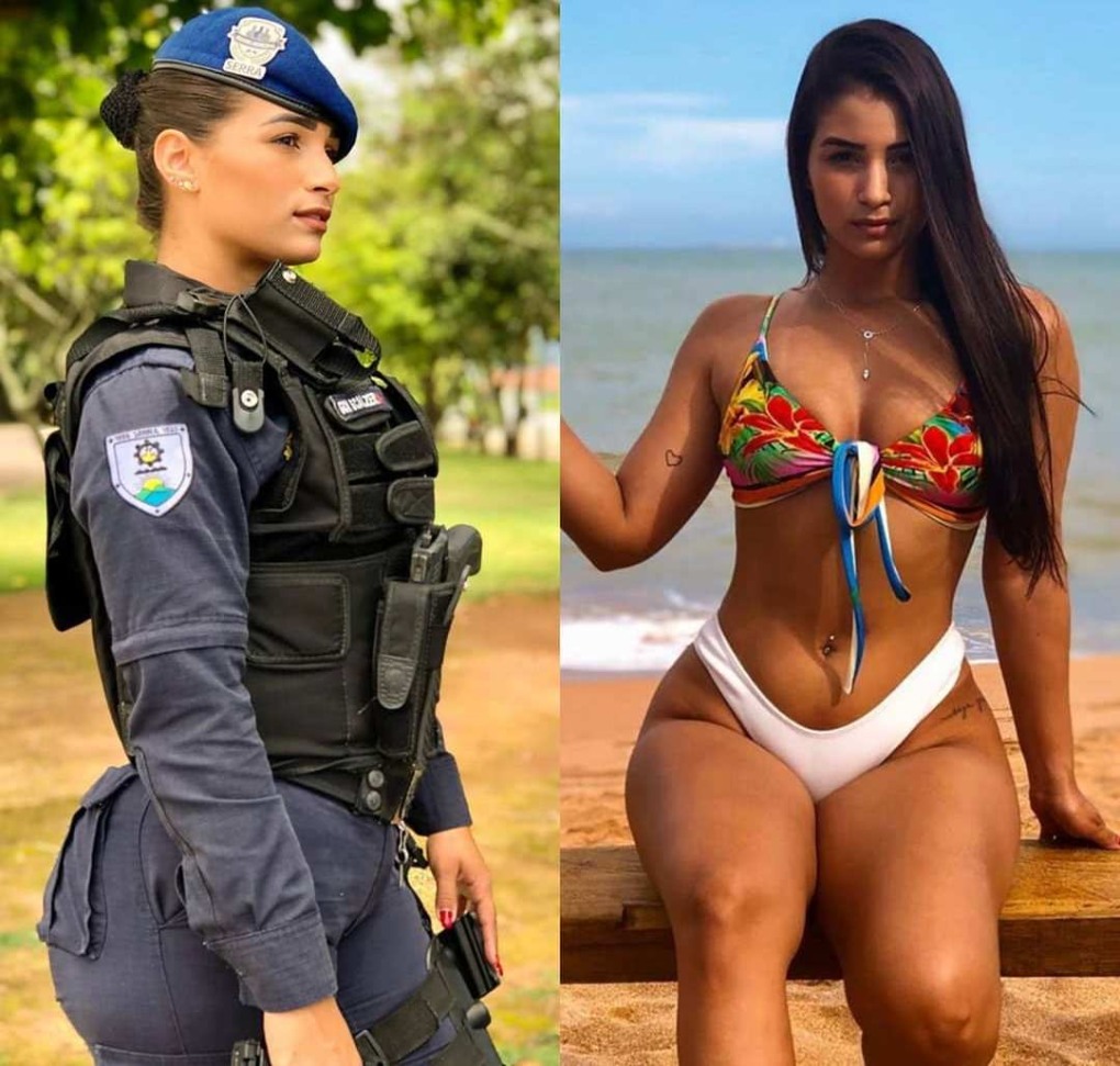 Девушка на полицейской машине