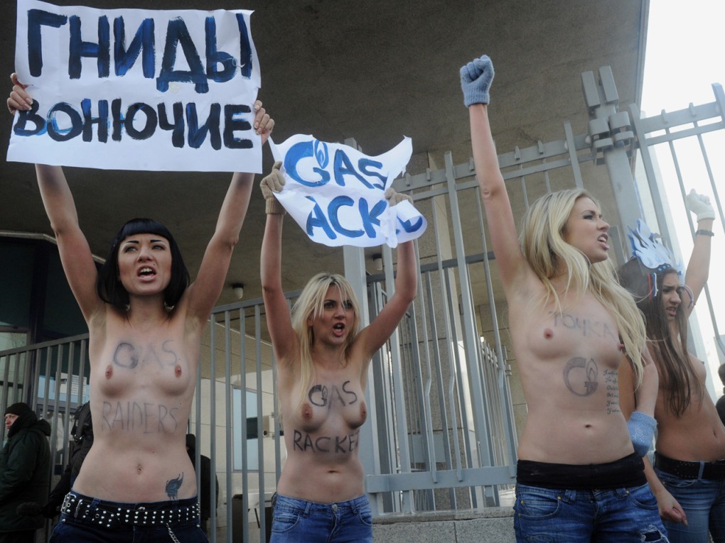 Голые публичные протесты