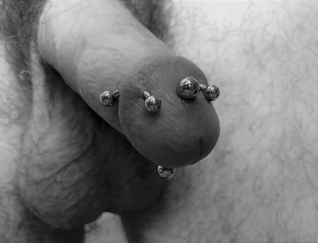 Большой клитор с пирсингом