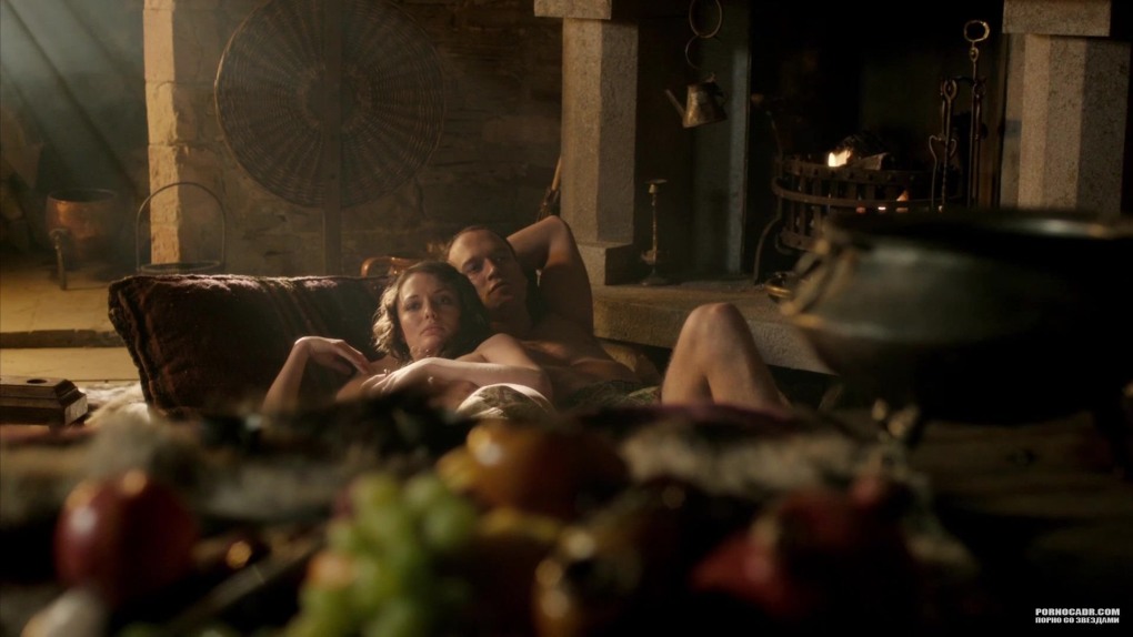 Актриса Лара Пулвер голая