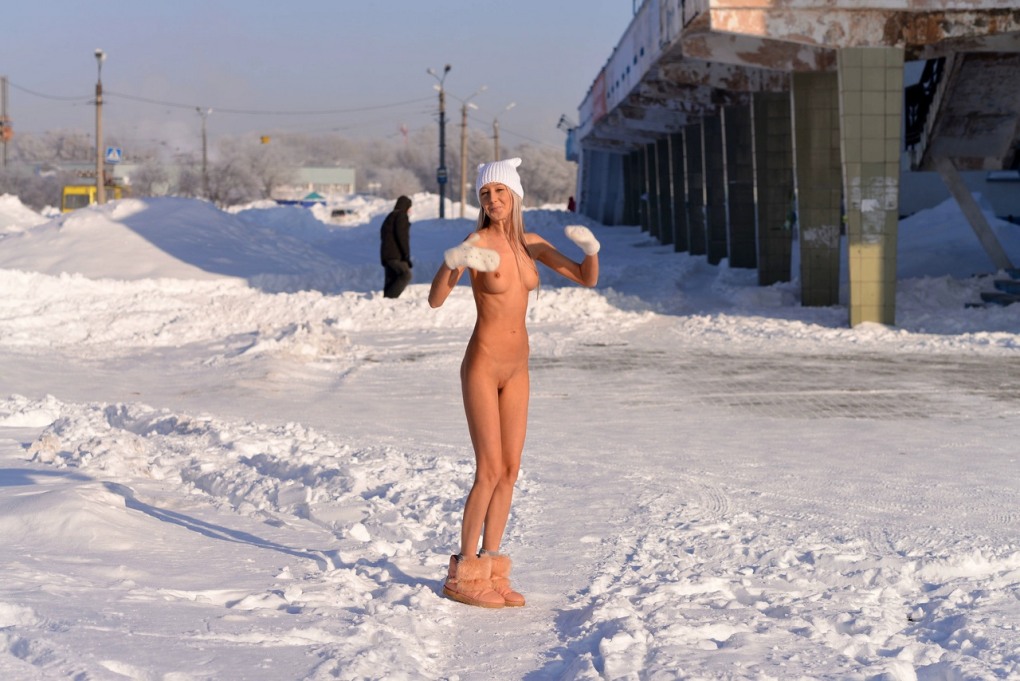 Голые натуристки зимой